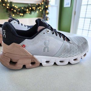 On Helion Women's Running Shoes Size 9